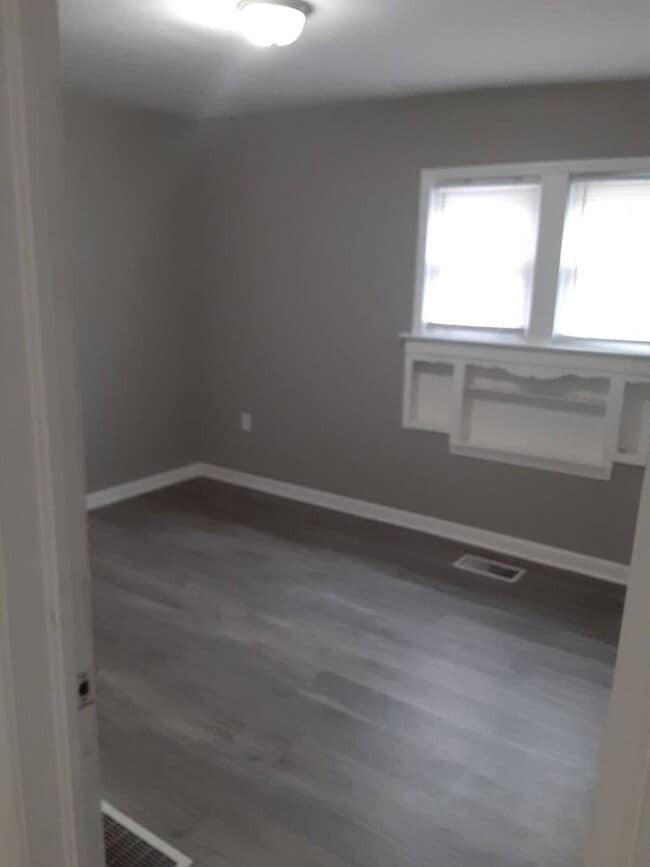Building Photo - Welcome to 1161 Lincoln! 2 bedrooms & 1.5 bths