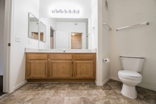Building Photo - Two Bedroom Condo in Guard Gated Vistana