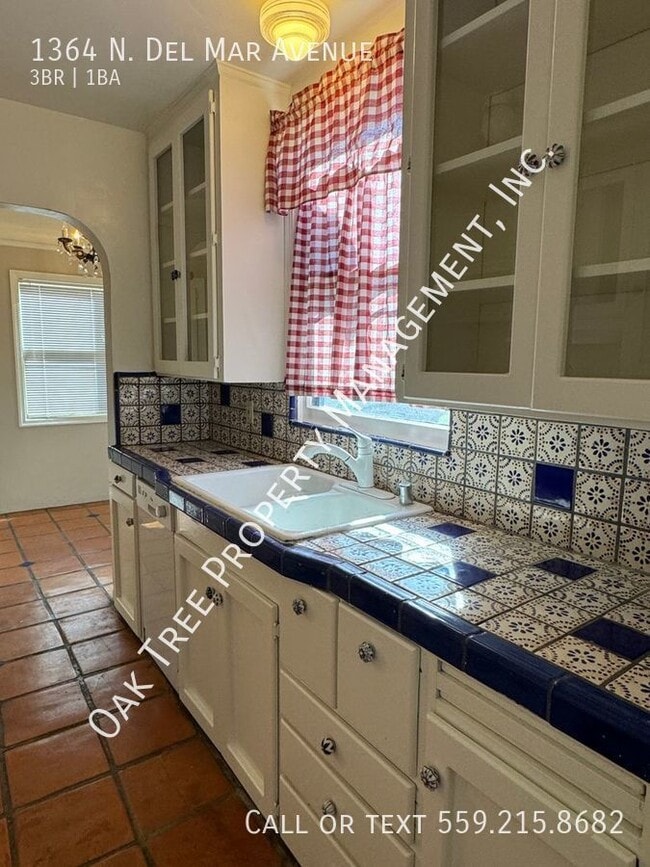 Building Photo - 1364 N Del Mar Ave