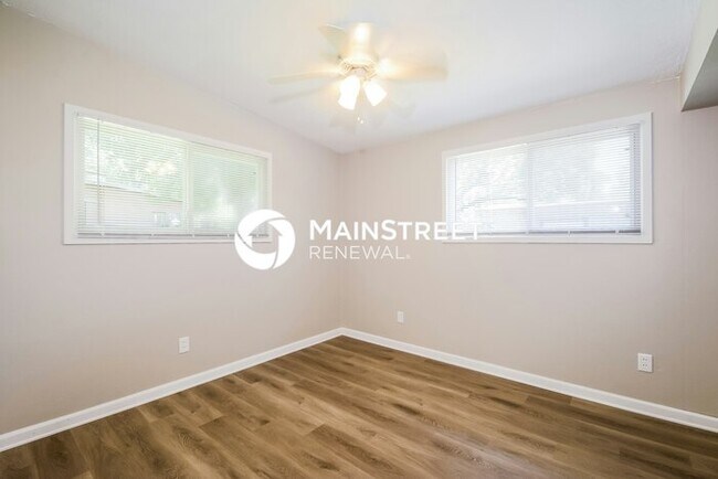 Building Photo - 3 Bedroom Pet-Friendly Home in FLORISSANT, MO with Main Street Renewal