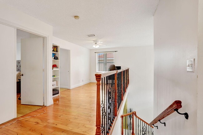 Building Photo - 3385 Seabreeze Ln