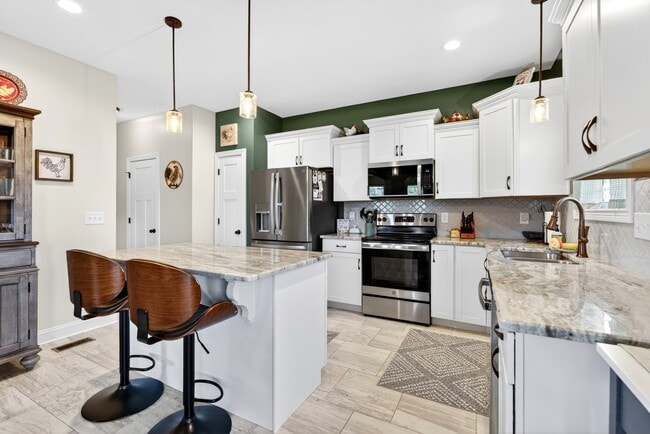 Building Photo - 1305 Apple Blossom Rd