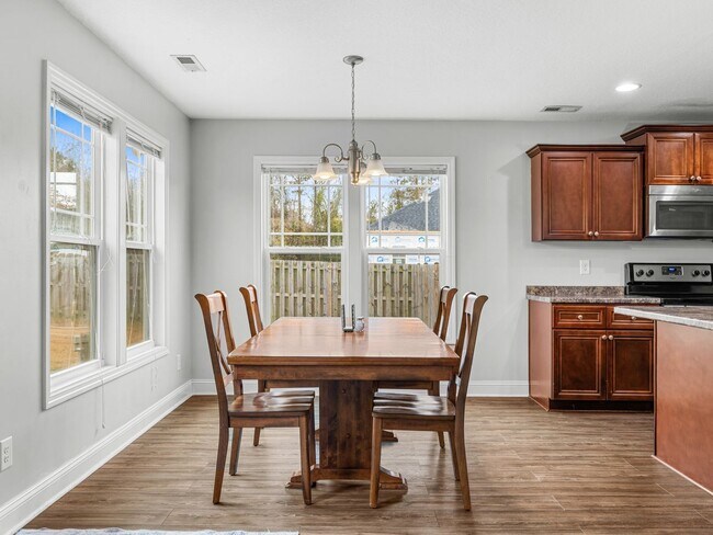 Building Photo - Beautiful Home Close to MCAS New River Air Station