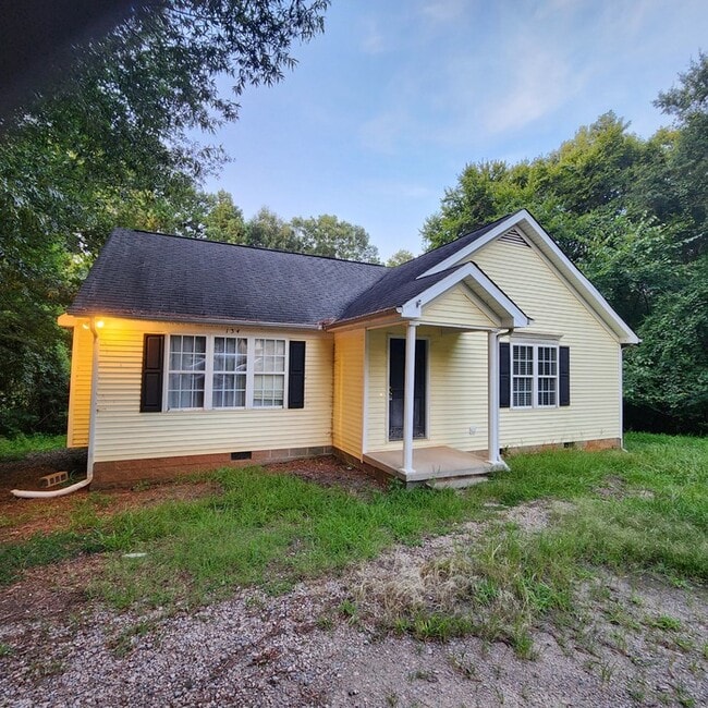 Primary Photo - 134 W Oak Ave