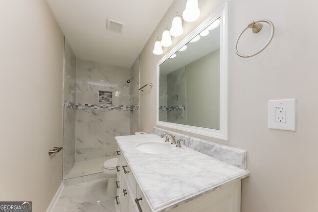 Building Photo - 3539 Meadowview Dr