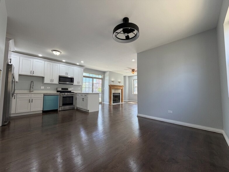 Kitchen/Living Room - 2702 W Warren Blvd