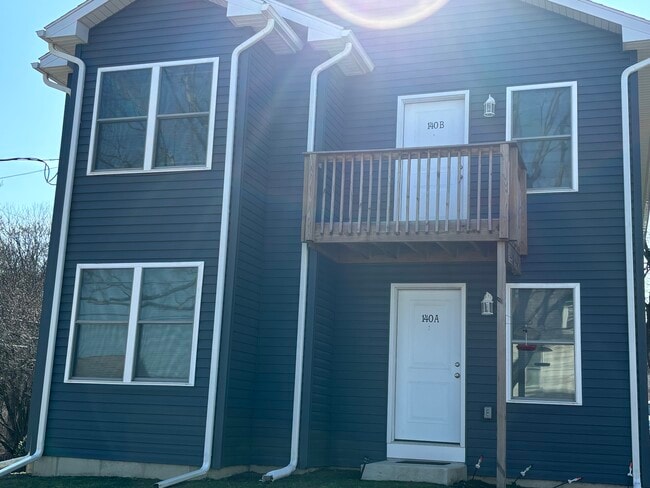 Building Photo - 140 Gum St