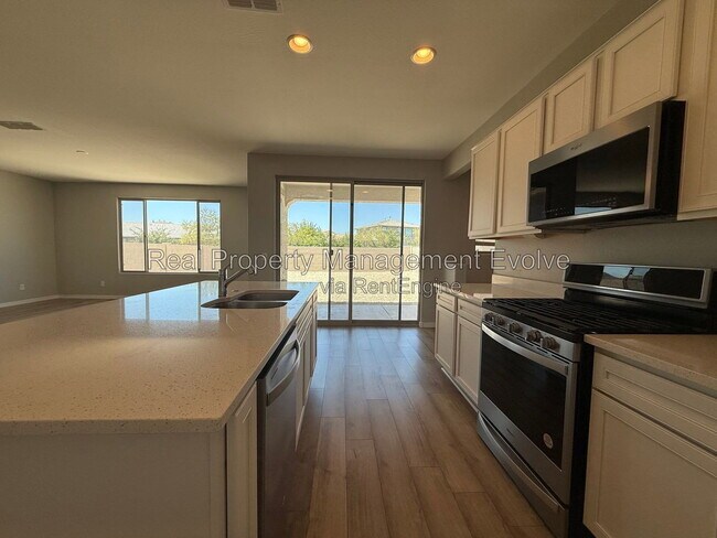 Building Photo - 5618 N 87th Dr