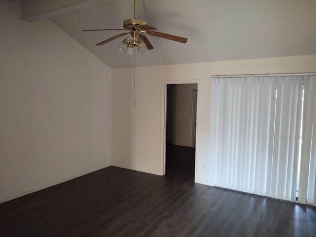 Building Photo - 1000 Columbia Ave