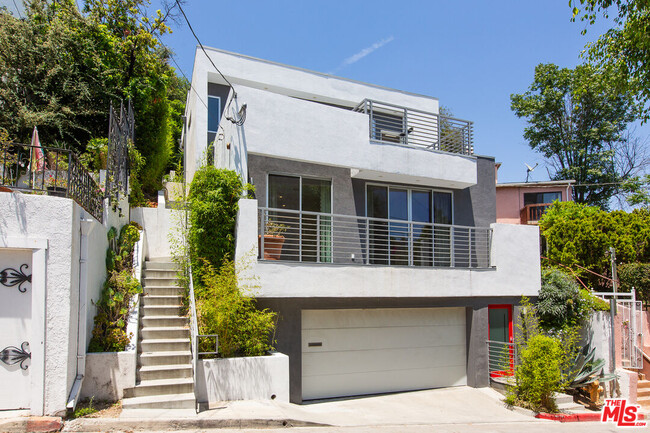 Building Photo - 3907 De Longpre Ave