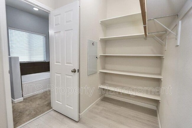 Building Photo - 9200 Rioja St