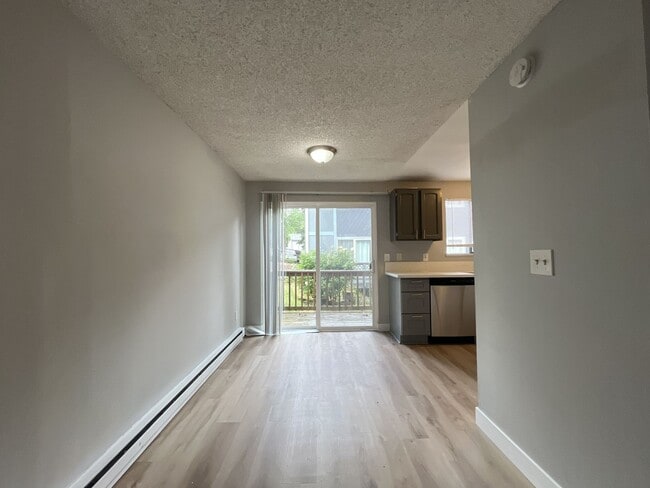 Building Photo - 4911 SW Beaverton Hillsdale Hwy