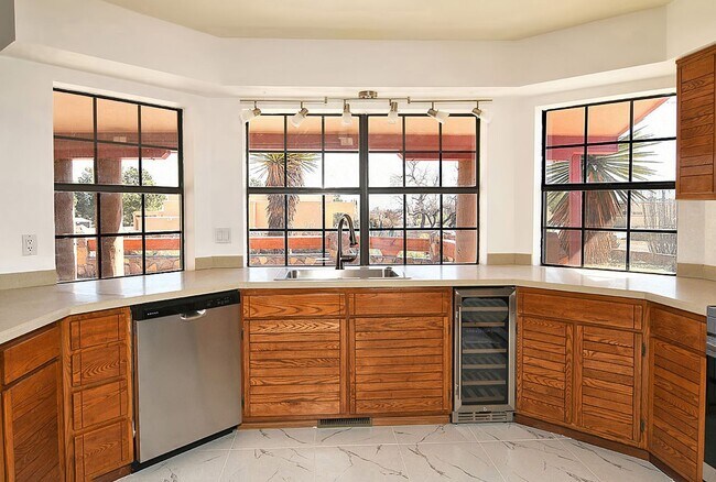 Building Photo - 6621 Vista Hermosa