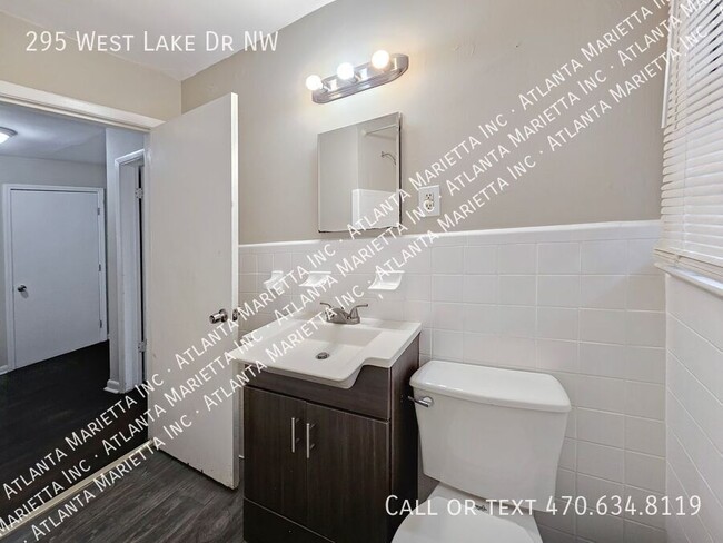 Building Photo - 295 W Lake Dr NW