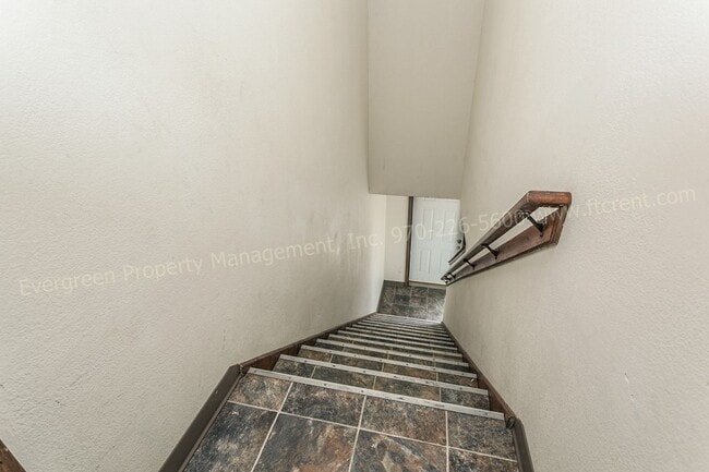 Building Photo - 348 Terri Dr