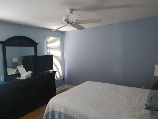 Building Photo - 997 Spinnaker Ct