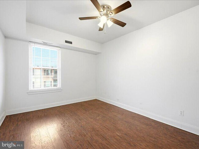 Building Photo - 421 Drummers Ln
