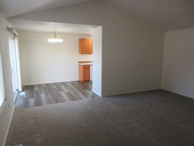 Building Photo - 4523 Wildcherry Dr SE