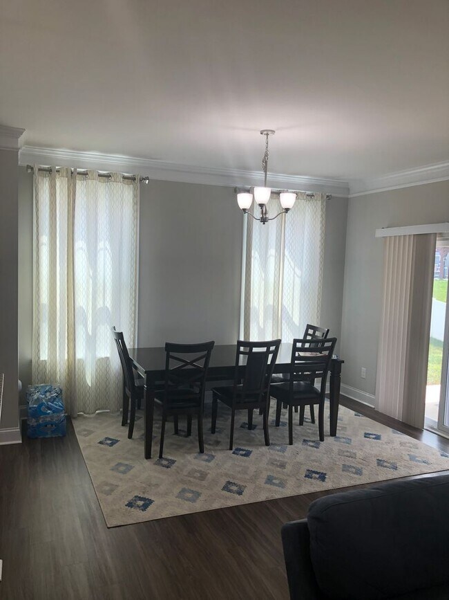 Building Photo - Lake Front Community 4 bed, 3 bath