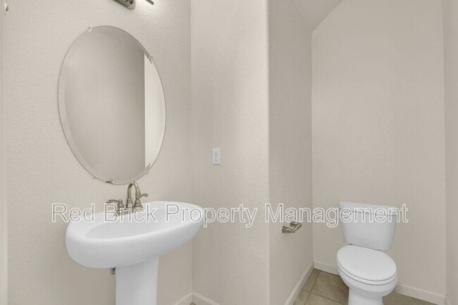 Building Photo - 393 Sullivan Dr