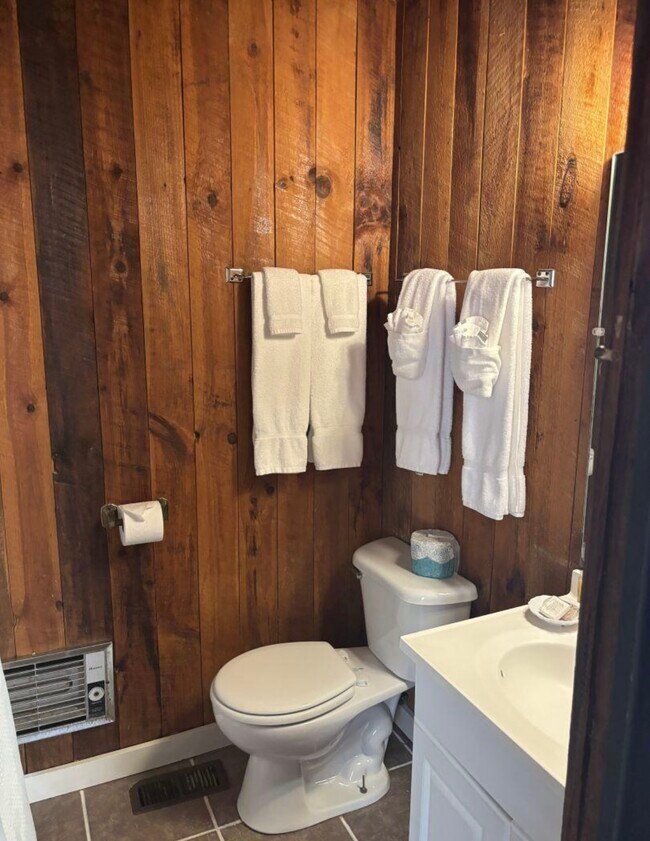 Building Photo - 24 Chalet Village Dr