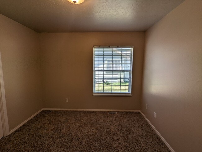 Building Photo - Park Like Setting