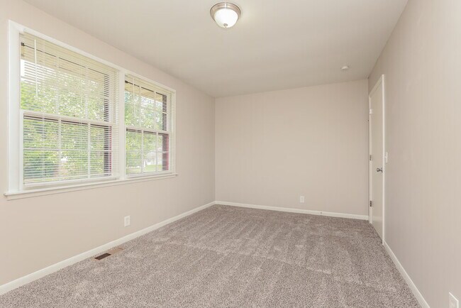 Building Photo - 3854 Valley Ridge Dr