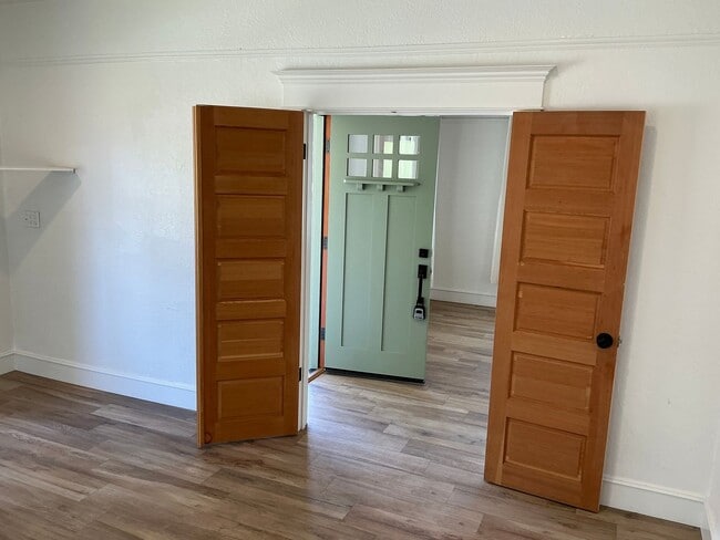 Building Photo - Beautiful 4 Bedroom 2 Bath Home in Old Tow...