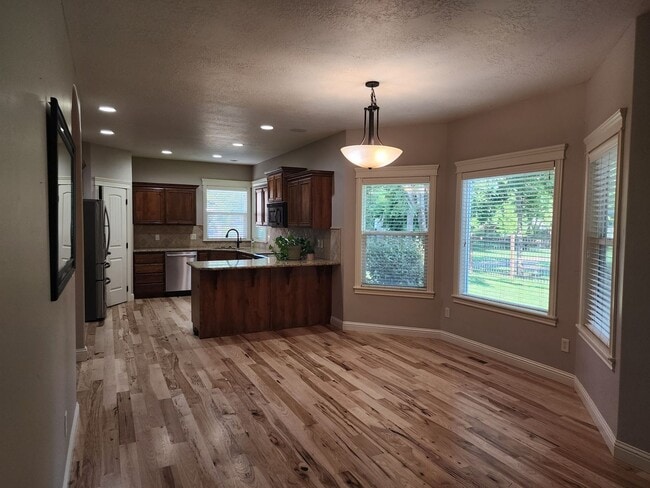 Building Photo - Beautiful 4 bedroom, 3 bath home in Meridian.