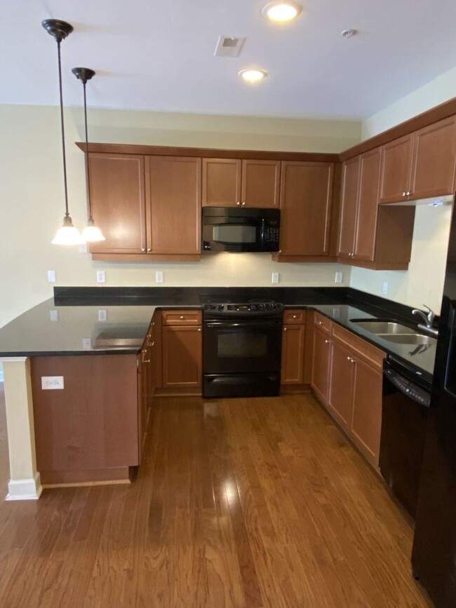 Building Photo - Convenient 1 Bedroom Condo in Dilworth