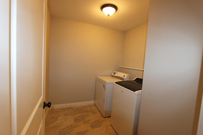 Building Photo - 721 Promenade Dr
