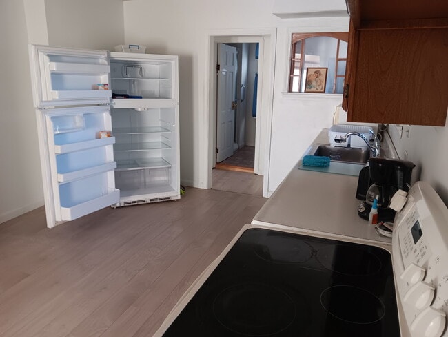 Building Photo - 9 Keyes St