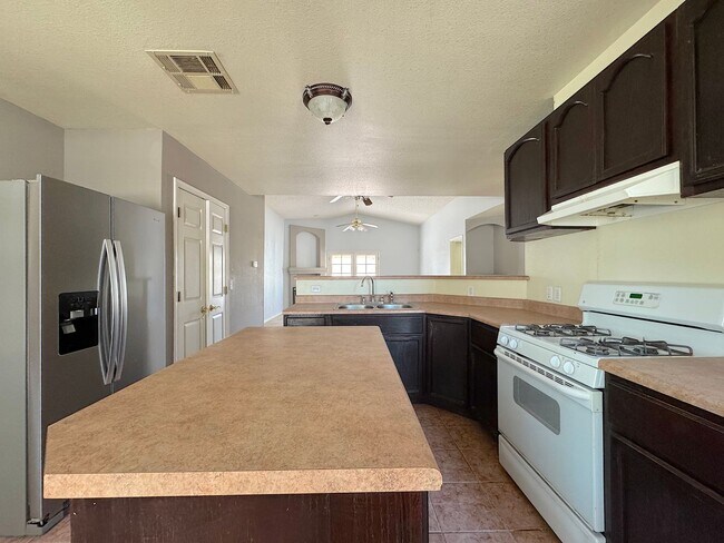 Building Photo - East El Paso 3bed/2bath!