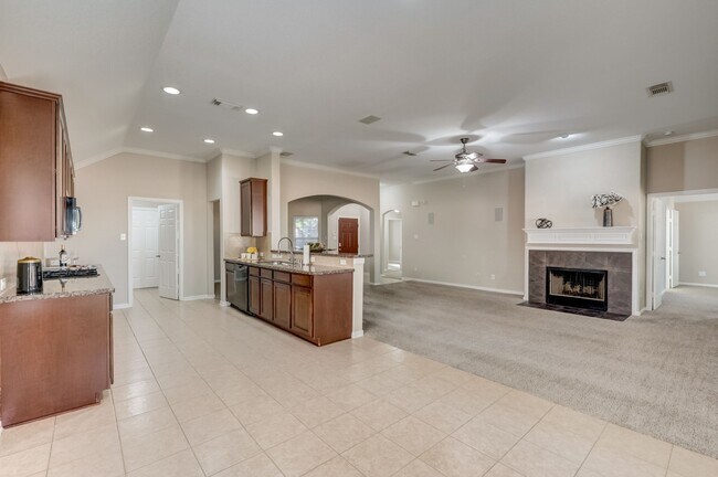 Building Photo - 7219 Palmito Ranch Dr