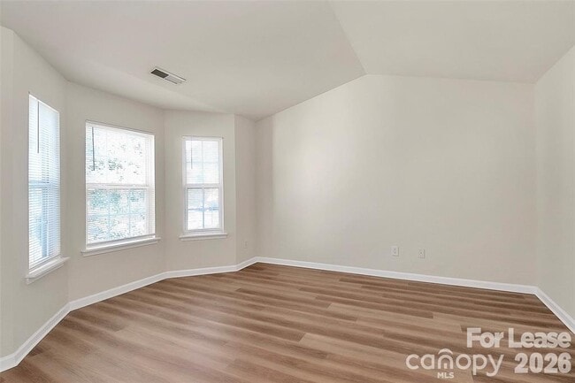 Building Photo - 915 Par One Ct