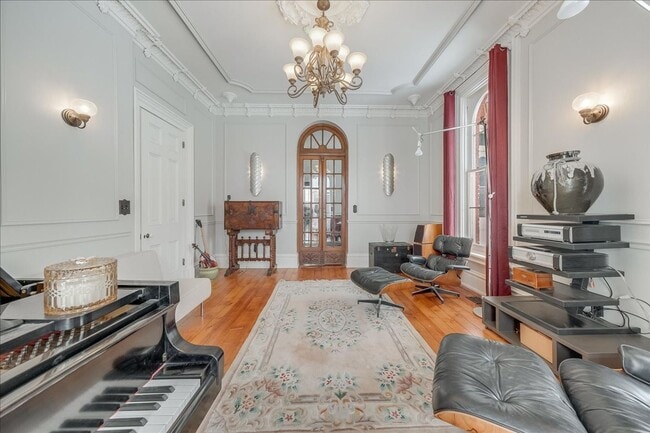 Building Photo - Historic, Character-Rich House - 3 Bed, 3 Bath (2 Full, 2 Half)