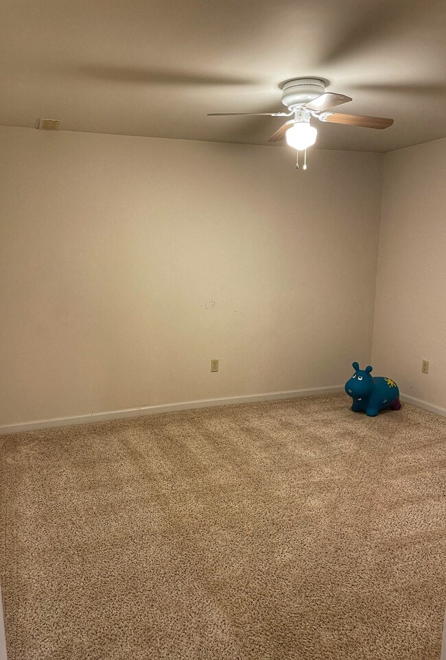 Building Photo - 16 Sea Pines Ct