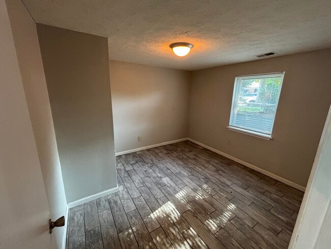 Building Photo - 577 El Paseo Pl