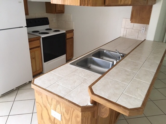 Building Photo - 1604 E Quail St