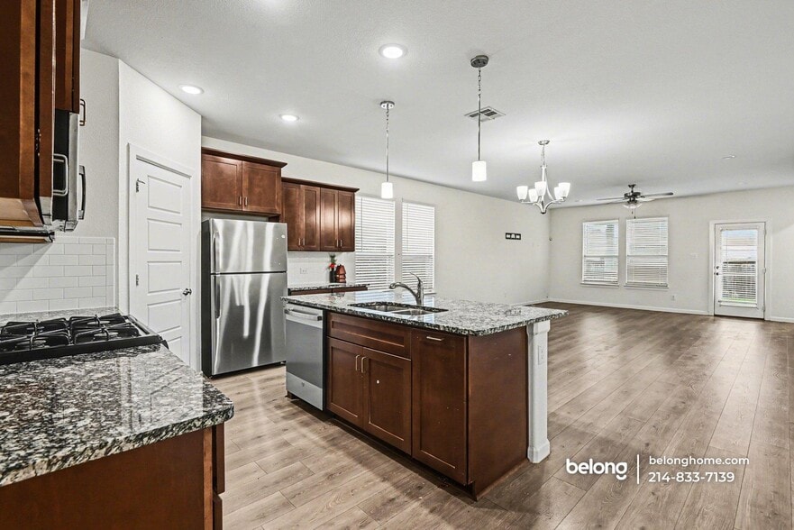 Building Photo - 5458 Ridgeway Dr