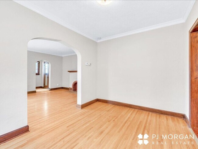 Building Photo - 2 bedroom duplex for rent in Midtown!