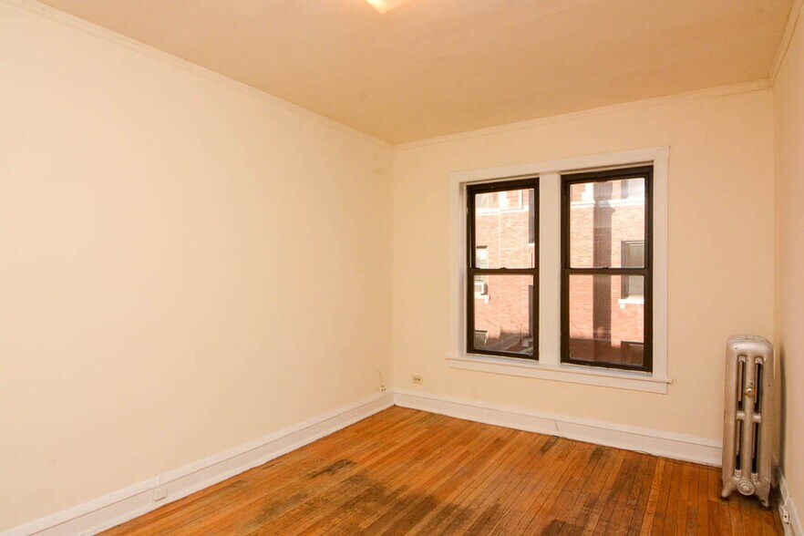 Building Photo - 3304 W Schubert Ave