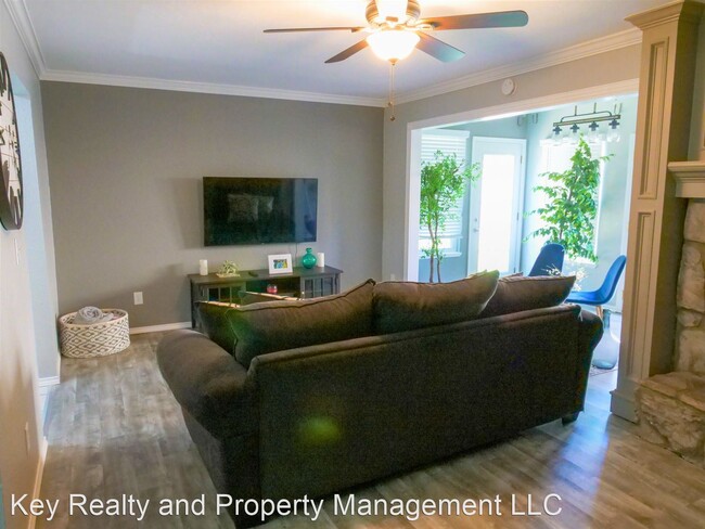 Building Photo - 2 br, 1.5 bath House - 8131 NW 23rd St - 8...