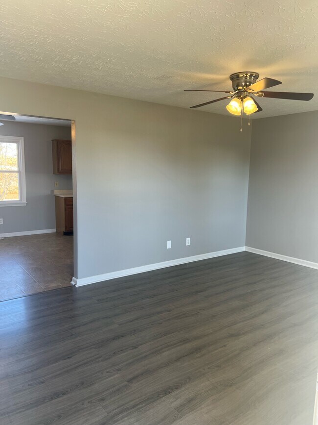 Building Photo - 1068 Edgewood Way