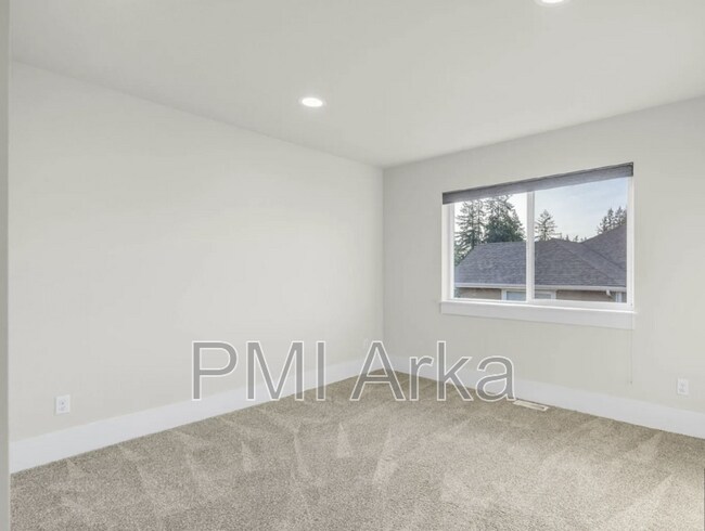 Building Photo - 6603 SE 7th Pl