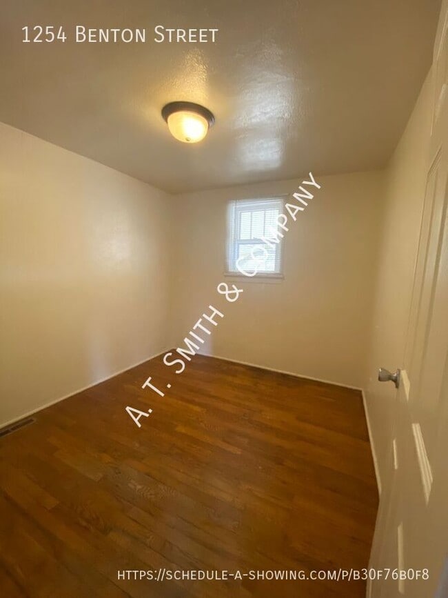 Building Photo - 1254 Benton St