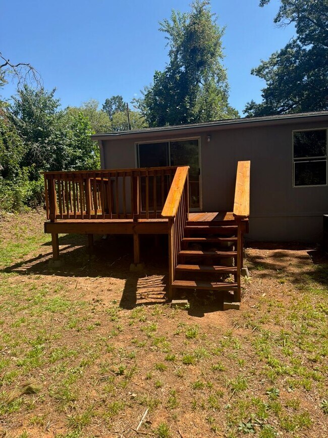 Building Photo - 25 Crestfield Ave