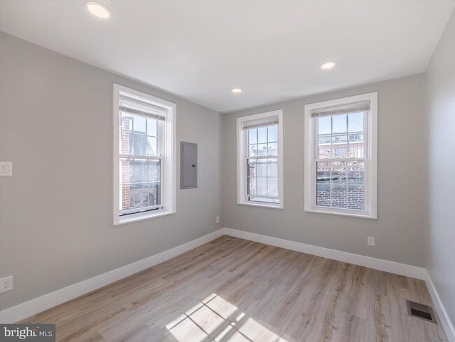 Building Photo - 672 N 19th St