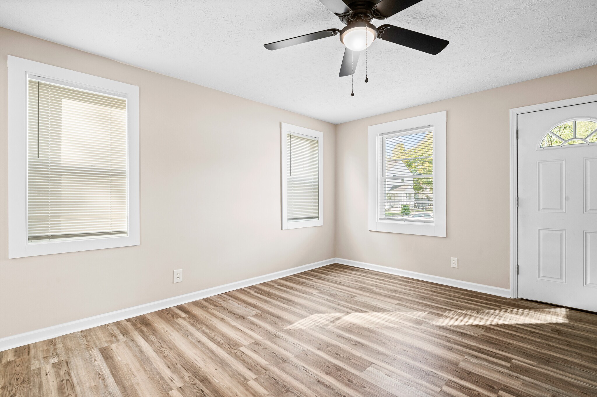 Building Photo - 1747 E Frankfort St