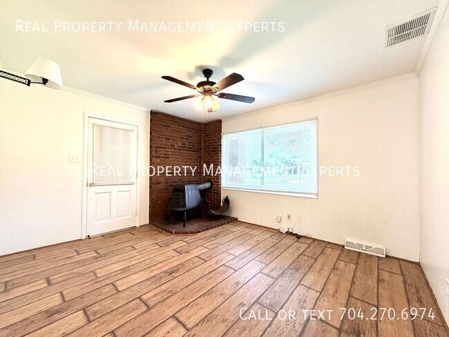 Building Photo - 4008 Irvington Dr